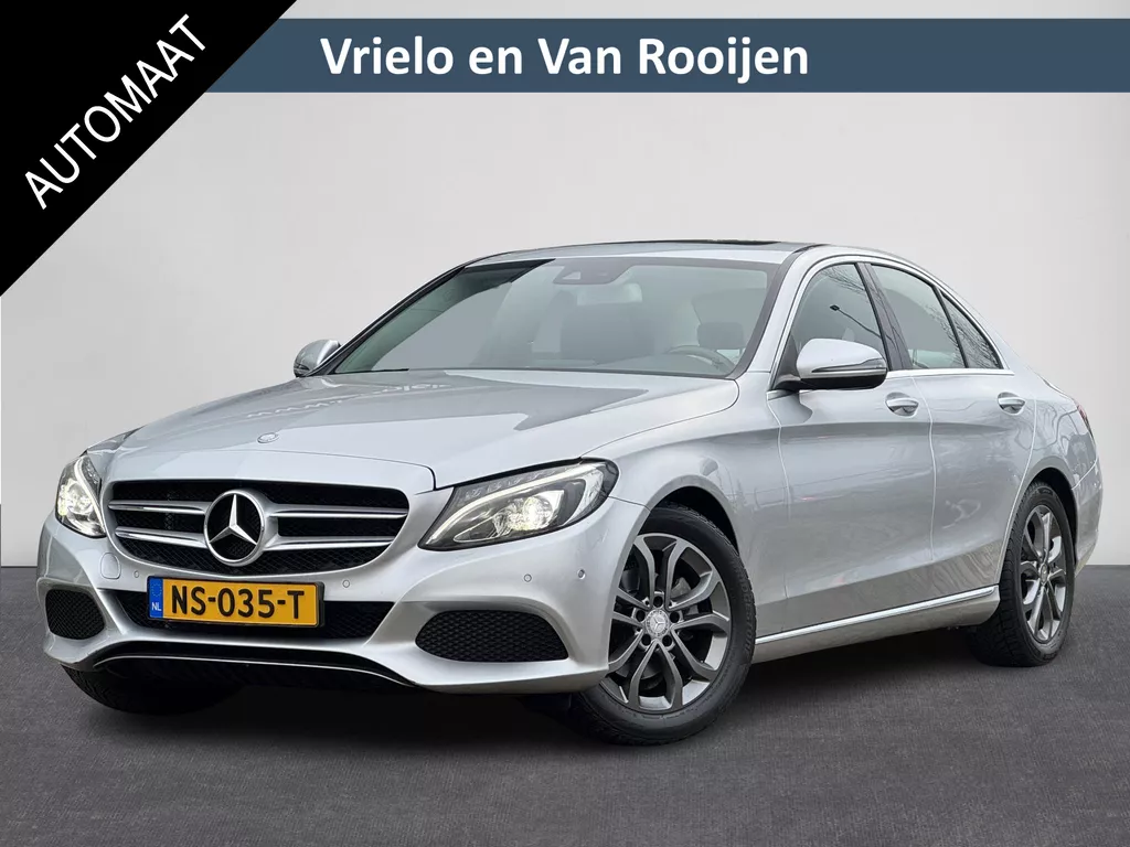 Mercedes-Benz C-klasse C180 Prestige Automaat | Nieuwe APK! | Navigatie | LED Verlichting | Dode Hoek Detectie | Panorama schuif/Kanteldak, Elektrisch | Stoelverwarming | PDC | Automatische Airco | 17"Lmv | Halfleer | Sportstoelen | INCLUSIEF EXTRA ORIGINELE SET LICHTMETALEN ZOMER VELGEN (vestiging Nieuwegein)