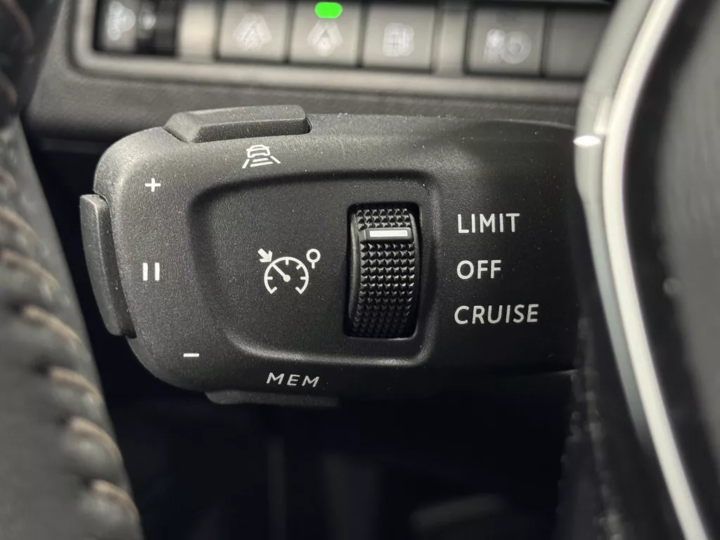 Peugeot 3008 1.6 HYbrid 180 Allure | Automaat | Carplay | Clima | Navi |Camera | Blindspot | Plug in Hybrid | ( Vestiging - Nieuwegein ) Peugeot 3008 1.6 HYbrid 180 Allure | Automaat | Carplay | Clima | Navi |Camera | Blindspot | Plug in Hybrid | ( Vestiging - Nieuwegein )