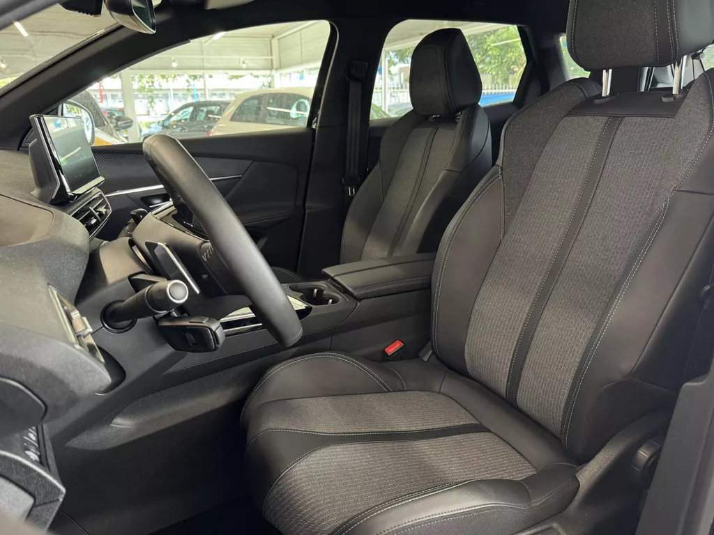 Peugeot 3008 1.6 HYbrid 180 Allure | Automaat | Carplay | Clima | Navi |Camera | Blindspot | Plug in Hybrid | ( Vestiging - Nieuwegein ) Peugeot 3008 1.6 HYbrid 180 Allure | Automaat | Carplay | Clima | Navi |Camera | Blindspot | Plug in Hybrid | ( Vestiging - Nieuwegein )