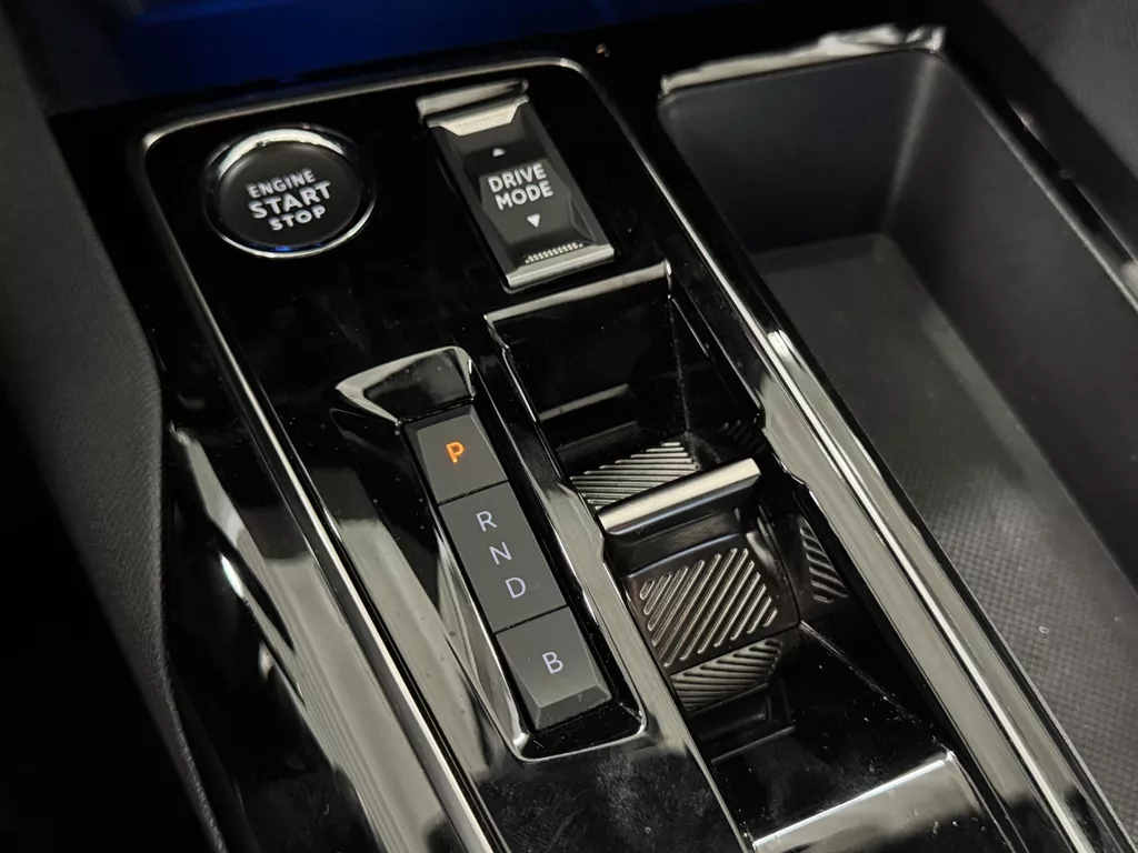 Peugeot 3008 1.6 HYbrid 180 Allure | Automaat | Carplay | Clima | Navi |Camera | Blindspot | Plug in Hybrid | ( Vestiging - Nieuwegein ) Peugeot 3008 1.6 HYbrid 180 Allure | Automaat | Carplay | Clima | Navi |Camera | Blindspot | Plug in Hybrid | ( Vestiging - Nieuwegein )