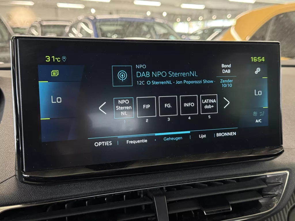 Peugeot 3008 1.6 HYbrid 180 Allure | Automaat | Carplay | Clima | Navi |Camera | Blindspot | Plug in Hybrid | ( Vestiging - Nieuwegein ) Peugeot 3008 1.6 HYbrid 180 Allure | Automaat | Carplay | Clima | Navi |Camera | Blindspot | Plug in Hybrid | ( Vestiging - Nieuwegein )