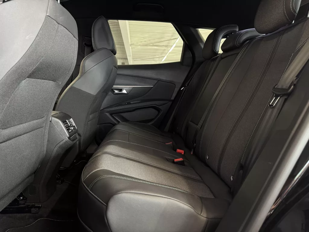 Peugeot 3008 1.6 HYbrid 180 Allure | Automaat | Carplay | Clima | Navi |Camera | Blindspot | Plug in Hybrid | ( Vestiging - Nieuwegein ) Peugeot 3008 1.6 HYbrid 180 Allure | Automaat | Carplay | Clima | Navi |Camera | Blindspot | Plug in Hybrid | ( Vestiging - Nieuwegein )