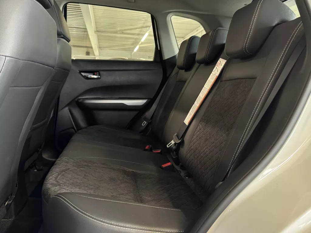 Suzuki Vitara 1.5 Hybrid Style | Automaat | Camera | Clima | Stoelverwarming voor | Pano | LM velgen | ( Vestiging - Nieuwegein ) Suzuki Vitara 1.5 Hybrid Style | Automaat | Camera | Clima | Stoelverwarming voor | Pano | LM velgen | ( Vestiging - Nieuwegein )