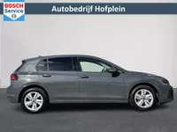 Volkswagen Golf 1.5 TSI Life | 17"LM-Velgen| LED Verlichting | Stuur/Stoelverwarming | Apple Carplay/Android Auto | Climate Control | Digitaal Dashboard | Keyless Entry/Start/ Parkeer Sensoren ( Vestiging - Vianen Tel:0347-371248 ) Foto