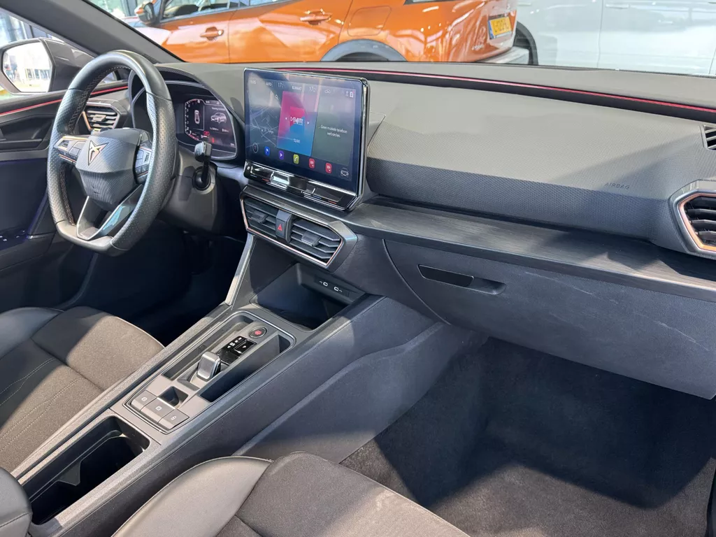 CUPRA Leon Sportstourer 1.5 eTSI Automaat Business Edition | Panorama Schuifdak | Navigatie | Climate Control | LED Verlichting | 18"Lmv | Camera | Keyless Go | Apple Carplay/Android Auto  ( Vestiging - Vianen ) CUPRA Leon Sportstourer 1.5 eTSI Automaat Business Edition | Panorama Schuifdak | Navigatie | Climate Control | LED Verlichting | 18"Lmv | Camera | Keyless Go | Apple Carplay/Android Auto  ( Vestiging - Vianen )