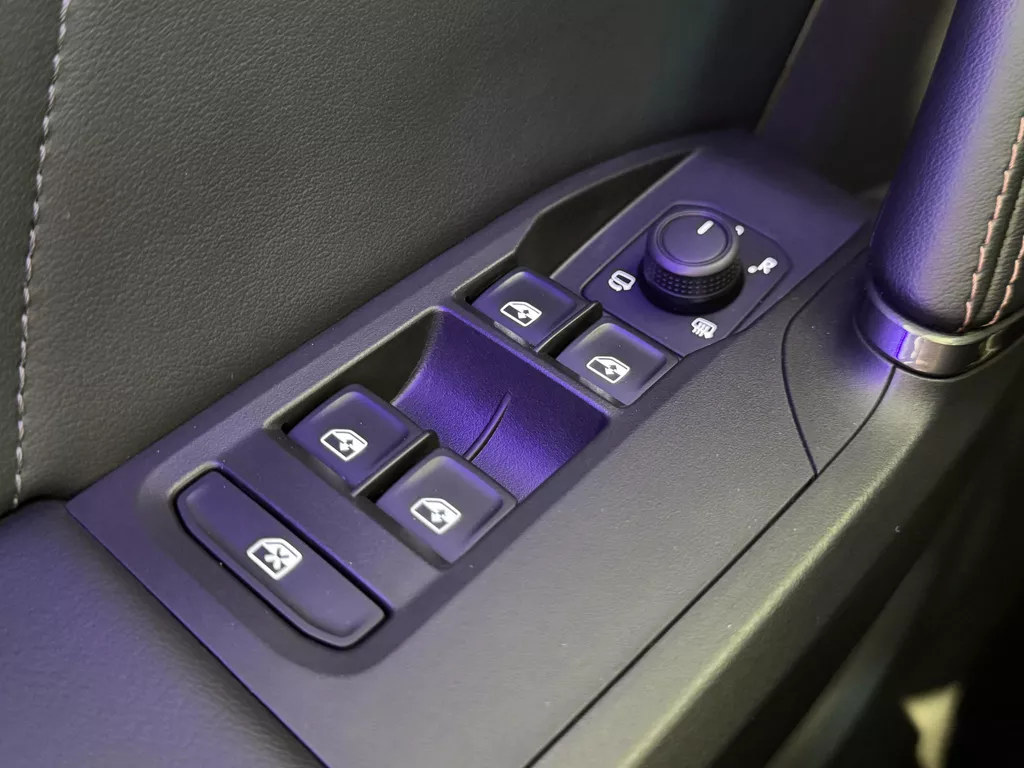 CUPRA Leon Sportstourer 1.5 eTSI Automaat Business Edition | Panorama Schuifdak | Navigatie | Climate Control | LED Verlichting | 18"Lmv | Camera | Keyless Go | Apple Carplay/Android Auto  ( Vestiging - Vianen ) CUPRA Leon Sportstourer 1.5 eTSI Automaat Business Edition | Panorama Schuifdak | Navigatie | Climate Control | LED Verlichting | 18"Lmv | Camera | Keyless Go | Apple Carplay/Android Auto  ( Vestiging - Vianen )