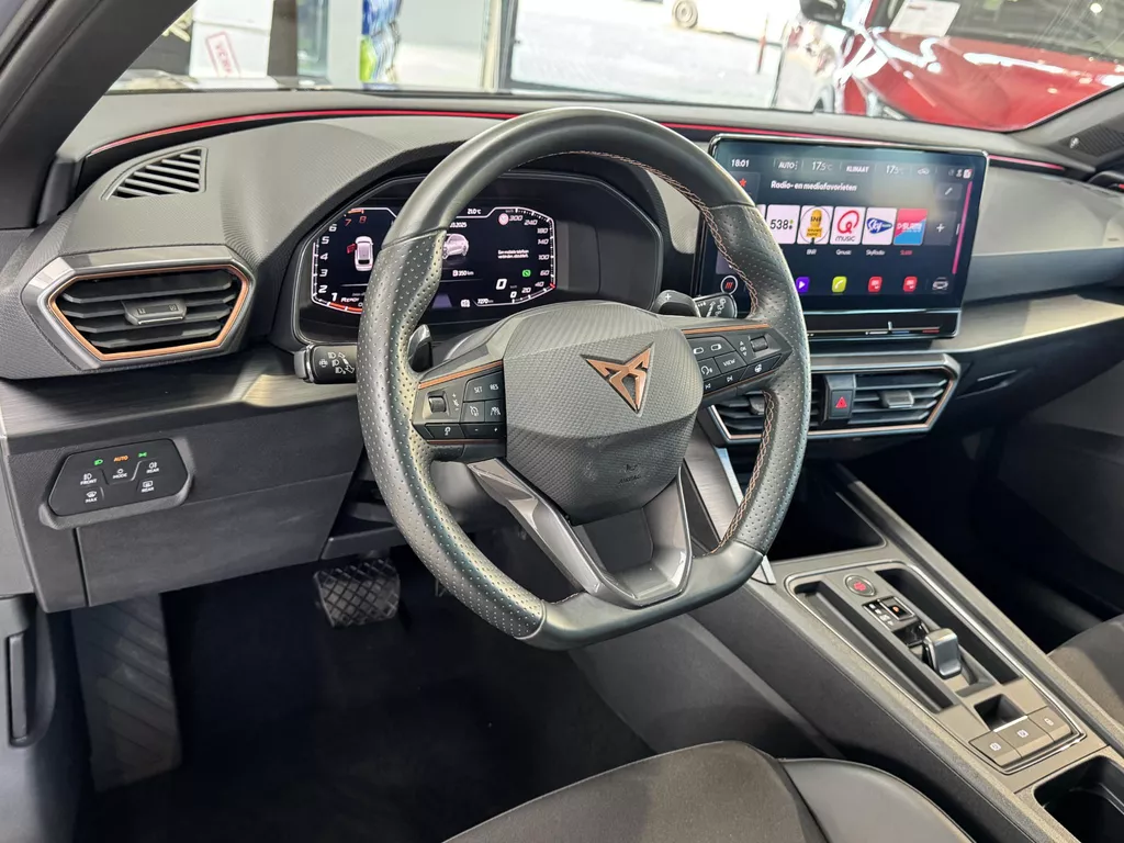 CUPRA Leon Sportstourer 1.5 eTSI Automaat Business Edition | Panorama Schuifdak | Navigatie | Climate Control | LED Verlichting | 18"Lmv | Camera | Keyless Go | Apple Carplay/Android Auto  ( Vestiging - Vianen ) CUPRA Leon Sportstourer 1.5 eTSI Automaat Business Edition | Panorama Schuifdak | Navigatie | Climate Control | LED Verlichting | 18"Lmv | Camera | Keyless Go | Apple Carplay/Android Auto  ( Vestiging - Vianen )