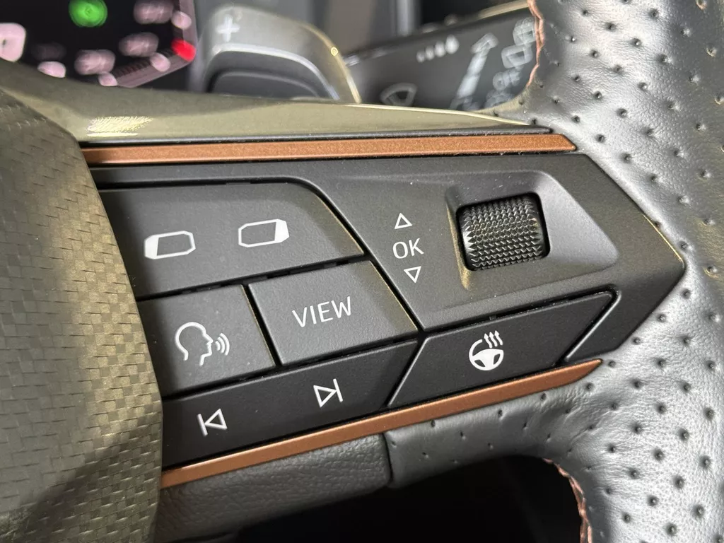 CUPRA Leon Sportstourer 1.5 eTSI Automaat Business Edition | Panorama Schuifdak | Navigatie | Climate Control | LED Verlichting | 18"Lmv | Camera | Keyless Go | Apple Carplay/Android Auto  ( Vestiging - Vianen ) CUPRA Leon Sportstourer 1.5 eTSI Automaat Business Edition | Panorama Schuifdak | Navigatie | Climate Control | LED Verlichting | 18"Lmv | Camera | Keyless Go | Apple Carplay/Android Auto  ( Vestiging - Vianen )