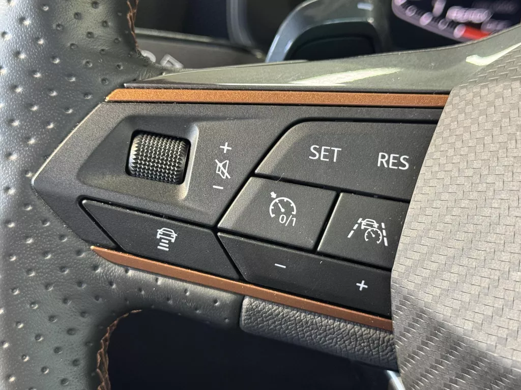 CUPRA Leon Sportstourer 1.5 eTSI Automaat Business Edition | Panorama Schuifdak | Navigatie | Climate Control | LED Verlichting | 18"Lmv | Camera | Keyless Go | Apple Carplay/Android Auto  ( Vestiging - Vianen ) CUPRA Leon Sportstourer 1.5 eTSI Automaat Business Edition | Panorama Schuifdak | Navigatie | Climate Control | LED Verlichting | 18"Lmv | Camera | Keyless Go | Apple Carplay/Android Auto  ( Vestiging - Vianen )