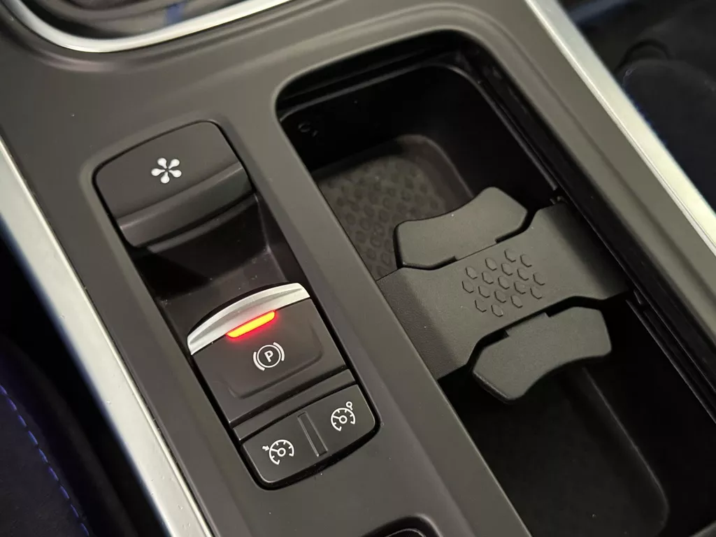 Renault Mégane 1.6 TCe 205pk Automaat GT | RS Drive | 4Control | Bose Soundsystem | Panorama Schuif/Kantel dak | Full Map Navigatie | Camera | Bluetooth | Parkeersensoren voor en Achter | 2 keer LMV | NAP | (Vestiging - Vianen ) Renault Mégane 1.6 TCe 205pk Automaat GT | RS Drive | 4Control | Bose Soundsystem | Panorama Schuif/Kantel dak | Full Map Navigatie | Camera | Bluetooth | Parkeersensoren voor en Achter | 2 keer LMV | NAP | (Vestiging - Vianen )