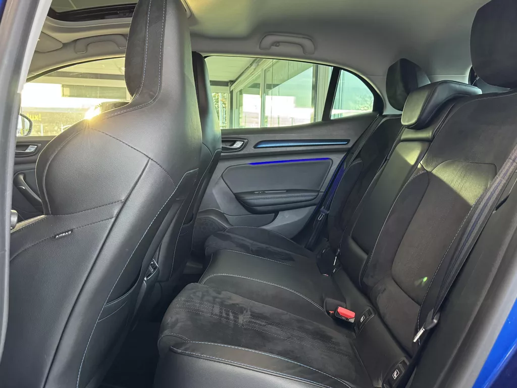 Renault Mégane 1.6 TCe 205pk Automaat GT | RS Drive | 4Control | Bose Soundsystem | Panorama Schuif/Kantel dak | Full Map Navigatie | Camera | Bluetooth | Parkeersensoren voor en Achter | 2 keer LMV | NAP | (Vestiging - Vianen ) Renault Mégane 1.6 TCe 205pk Automaat GT | RS Drive | 4Control | Bose Soundsystem | Panorama Schuif/Kantel dak | Full Map Navigatie | Camera | Bluetooth | Parkeersensoren voor en Achter | 2 keer LMV | NAP | (Vestiging - Vianen )