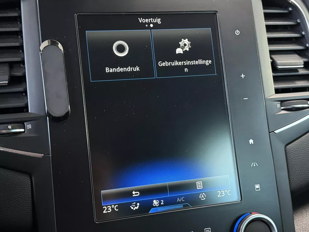 Renault Mégane 1.6 TCe 205pk Automaat GT | RS Drive | 4Control | Bose Soundsystem | Panorama Schuif/Kantel dak | Full Map Navigatie | Camera | Bluetooth | Parkeersensoren voor en Achter | 2 keer LMV | NAP | (Vestiging - Vianen ) Renault Mégane 1.6 TCe 205pk Automaat GT | RS Drive | 4Control | Bose Soundsystem | Panorama Schuif/Kantel dak | Full Map Navigatie | Camera | Bluetooth | Parkeersensoren voor en Achter | 2 keer LMV | NAP | (Vestiging - Vianen )