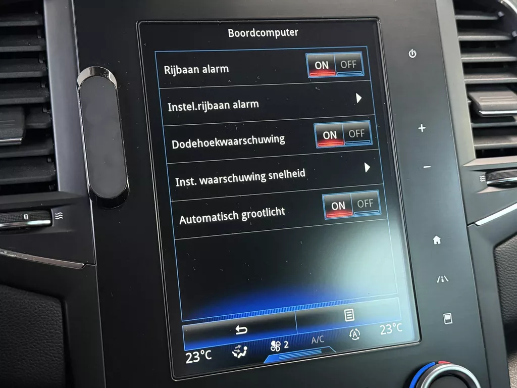 Renault Mégane 1.6 TCe 205pk Automaat GT | RS Drive | 4Control | Bose Soundsystem | Panorama Schuif/Kantel dak | Full Map Navigatie | Camera | Bluetooth | Parkeersensoren voor en Achter | 2 keer LMV | NAP | (Vestiging - Vianen ) Renault Mégane 1.6 TCe 205pk Automaat GT | RS Drive | 4Control | Bose Soundsystem | Panorama Schuif/Kantel dak | Full Map Navigatie | Camera | Bluetooth | Parkeersensoren voor en Achter | 2 keer LMV | NAP | (Vestiging - Vianen )