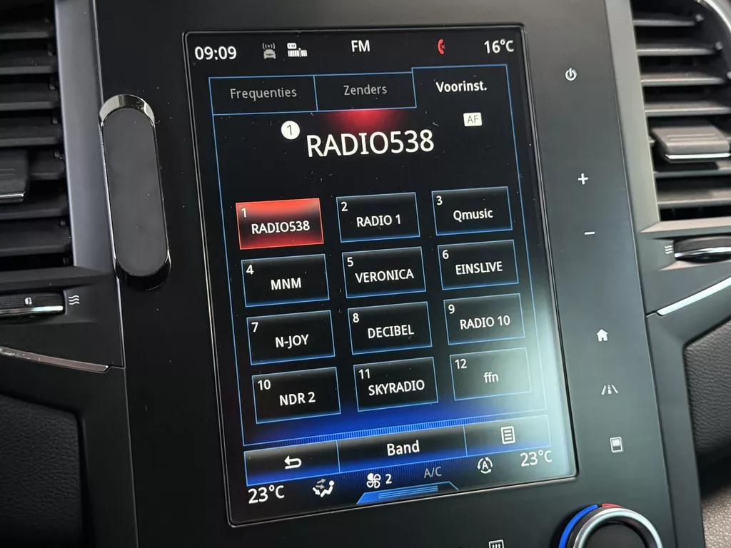 Renault Mégane 1.6 TCe 205pk Automaat GT | RS Drive | 4Control | Bose Soundsystem | Panorama Schuif/Kantel dak | Full Map Navigatie | Camera | Bluetooth | Parkeersensoren voor en Achter | 2 keer LMV | NAP | (Vestiging - Vianen ) Renault Mégane 1.6 TCe 205pk Automaat GT | RS Drive | 4Control | Bose Soundsystem | Panorama Schuif/Kantel dak | Full Map Navigatie | Camera | Bluetooth | Parkeersensoren voor en Achter | 2 keer LMV | NAP | (Vestiging - Vianen )