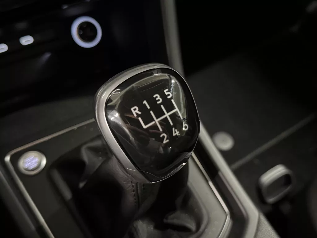 Volkswagen Touran 1.5 TSI Active 7 Persoons | Climate Control | Virtual Cockpit | Cruise Control | Navigatie | Apple Carplay/Android Auto | Stoelverwarming | Dodehoek detectie | ( Vestiging - Vianen Tel: 0347-371248 ) Volkswagen Touran 1.5 TSI Active 7 Persoons | Climate Control | Virtual Cockpit | Cruise Control | Navigatie | Apple Carplay/Android Auto | Stoelverwarming | Dodehoek detectie | ( Vestiging - Vianen Tel: 0347-371248 )