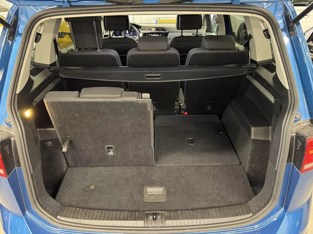 Volkswagen Touran 1.5 TSI Active 7 Persoons | Climate Control | Virtual Cockpit | Cruise Control | Navigatie | Apple Carplay/Android Auto | Stoelverwarming | Dodehoek detectie | ( Vestiging - Vianen Tel: 0347-371248 ) Volkswagen Touran 1.5 TSI Active 7 Persoons | Climate Control | Virtual Cockpit | Cruise Control | Navigatie | Apple Carplay/Android Auto | Stoelverwarming | Dodehoek detectie | ( Vestiging - Vianen Tel: 0347-371248 )