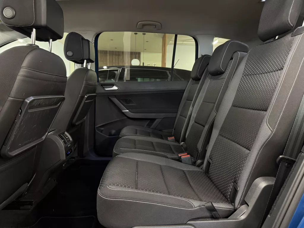 Volkswagen Touran 1.5 TSI Active 7 Persoons | Climate Control | Virtual Cockpit | Cruise Control | Navigatie | Apple Carplay/Android Auto | Stoelverwarming | Dodehoek detectie | ( Vestiging - Vianen Tel: 0347-371248 ) Volkswagen Touran 1.5 TSI Active 7 Persoons | Climate Control | Virtual Cockpit | Cruise Control | Navigatie | Apple Carplay/Android Auto | Stoelverwarming | Dodehoek detectie | ( Vestiging - Vianen Tel: 0347-371248 )