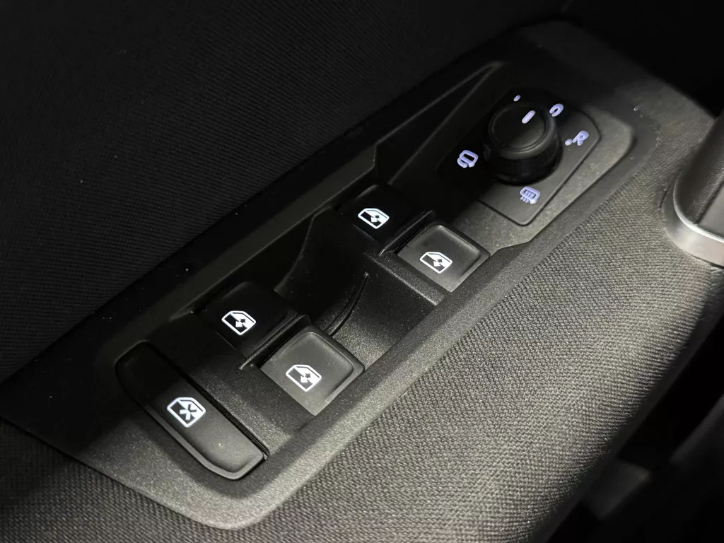 Volkswagen Touran 1.5 TSI Active 7 Persoons | Climate Control | Virtual Cockpit | Cruise Control | Navigatie | Apple Carplay/Android Auto | Stoelverwarming | Dodehoek detectie | ( Vestiging - Vianen Tel: 0347-371248 ) Volkswagen Touran 1.5 TSI Active 7 Persoons | Climate Control | Virtual Cockpit | Cruise Control | Navigatie | Apple Carplay/Android Auto | Stoelverwarming | Dodehoek detectie | ( Vestiging - Vianen Tel: 0347-371248 )