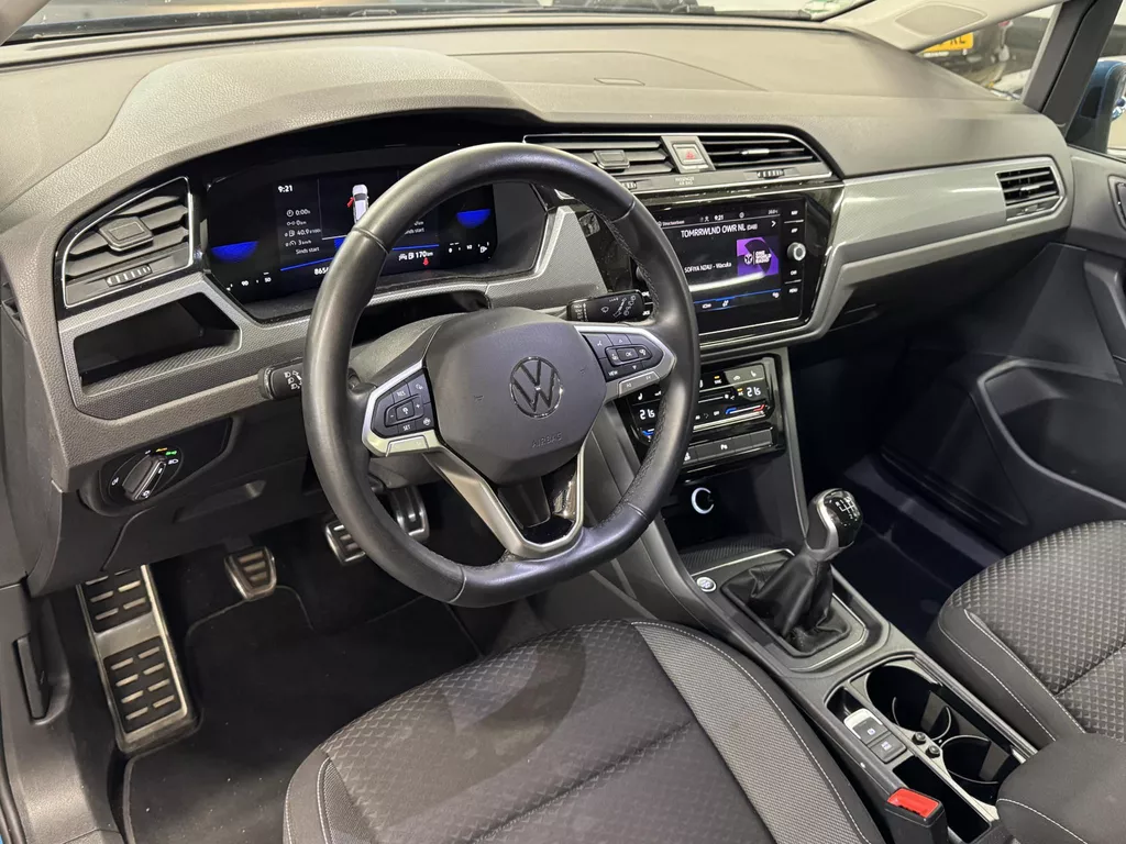 Volkswagen Touran 1.5 TSI Active 7 Persoons | Climate Control | Virtual Cockpit | Cruise Control | Navigatie | Apple Carplay/Android Auto | Stoelverwarming | Dodehoek detectie | ( Vestiging - Vianen Tel: 0347-371248 ) Volkswagen Touran 1.5 TSI Active 7 Persoons | Climate Control | Virtual Cockpit | Cruise Control | Navigatie | Apple Carplay/Android Auto | Stoelverwarming | Dodehoek detectie | ( Vestiging - Vianen Tel: 0347-371248 )
