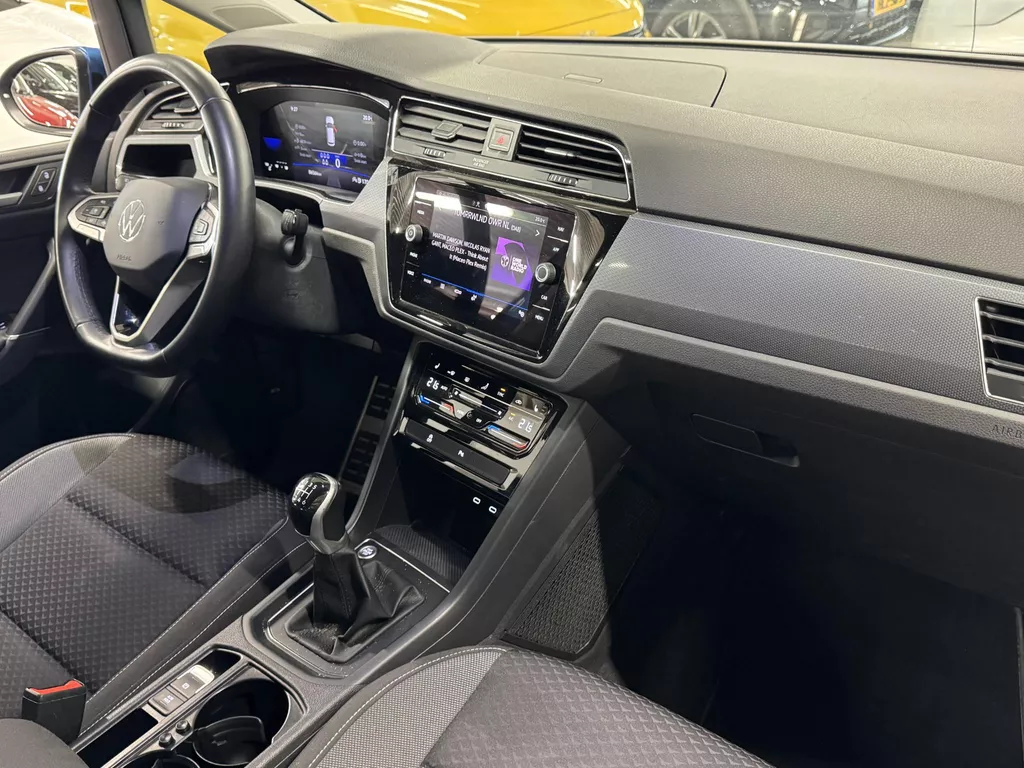 Volkswagen Touran 1.5 TSI Active 7 Persoons | Climate Control | Virtual Cockpit | Cruise Control | Navigatie | Apple Carplay/Android Auto | Stoelverwarming | Dodehoek detectie | ( Vestiging - Vianen Tel: 0347-371248 ) Volkswagen Touran 1.5 TSI Active 7 Persoons | Climate Control | Virtual Cockpit | Cruise Control | Navigatie | Apple Carplay/Android Auto | Stoelverwarming | Dodehoek detectie | ( Vestiging - Vianen Tel: 0347-371248 )