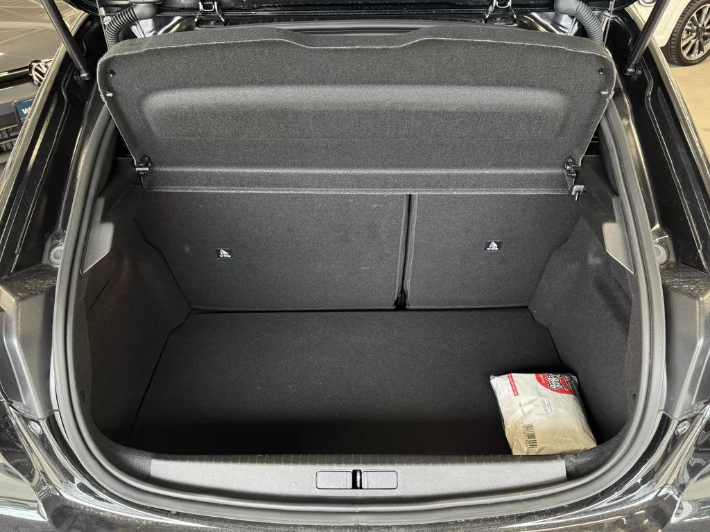 Peugeot 208 1.2 Hybrid 145 PK e-DCS6 GT | Apple Carplay/Android Auto | Camera | Cruise Control | LED Verlichting | Half-Leer | Parkeer Sensoren | 17"Lichtmetalen velgen | Keyless Entry ( Vestiging - Vianen ) Peugeot 208 1.2 Hybrid 145 PK e-DCS6 GT | Apple Carplay/Android Auto | Camera | Cruise Control | LED Verlichting | Half-Leer | Parkeer Sensoren | 17"Lichtmetalen velgen | Keyless Entry ( Vestiging - Vianen )