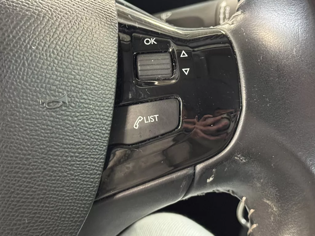 Peugeot 308 SW 1.2 PureTech Blue Lease | Airco | Navi | Cruise | LED dagrijverlichting ( Vestiging - Driebergen ) Peugeot 308 SW 1.2 PureTech Blue Lease | Airco | Navi | Cruise | LED dagrijverlichting ( Vestiging - Driebergen )