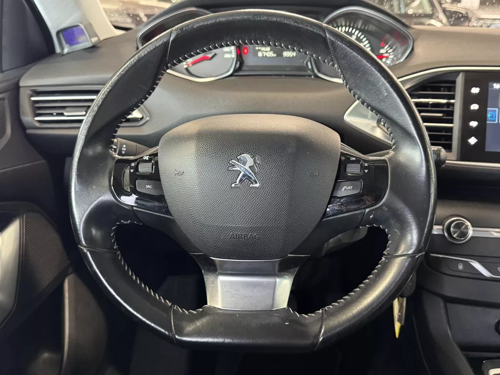 Peugeot 308 SW 1.2 PureTech Blue Lease | Airco | Navi | Cruise | LED dagrijverlichting ( Vestiging - Driebergen ) Peugeot 308 SW 1.2 PureTech Blue Lease | Airco | Navi | Cruise | LED dagrijverlichting ( Vestiging - Driebergen )