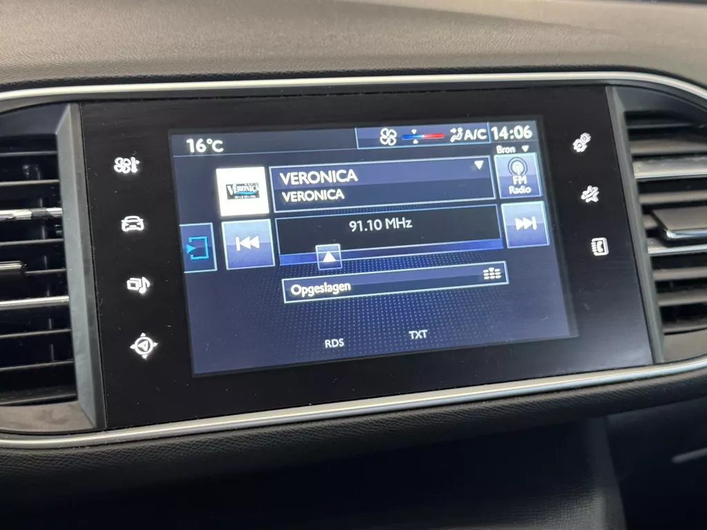 Peugeot 308 SW 1.2 PureTech Blue Lease | Airco | Navi | Cruise | LED dagrijverlichting ( Vestiging - Driebergen ) Peugeot 308 SW 1.2 PureTech Blue Lease | Airco | Navi | Cruise | LED dagrijverlichting ( Vestiging - Driebergen )