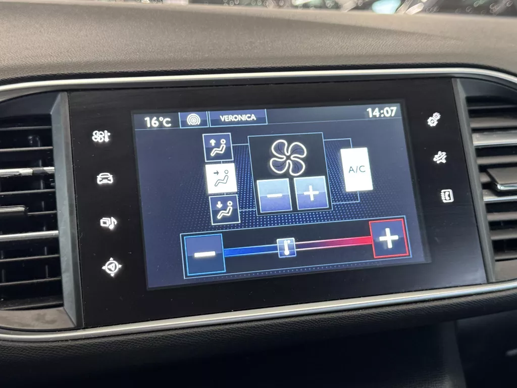 Peugeot 308 SW 1.2 PureTech Blue Lease | Airco | Navi | Cruise | LED dagrijverlichting ( Vestiging - Driebergen ) Peugeot 308 SW 1.2 PureTech Blue Lease | Airco | Navi | Cruise | LED dagrijverlichting ( Vestiging - Driebergen )