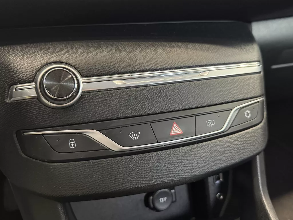 Peugeot 308 SW 1.2 PureTech Blue Lease | Airco | Navi | Cruise | LED dagrijverlichting ( Vestiging - Driebergen ) Peugeot 308 SW 1.2 PureTech Blue Lease | Airco | Navi | Cruise | LED dagrijverlichting ( Vestiging - Driebergen )