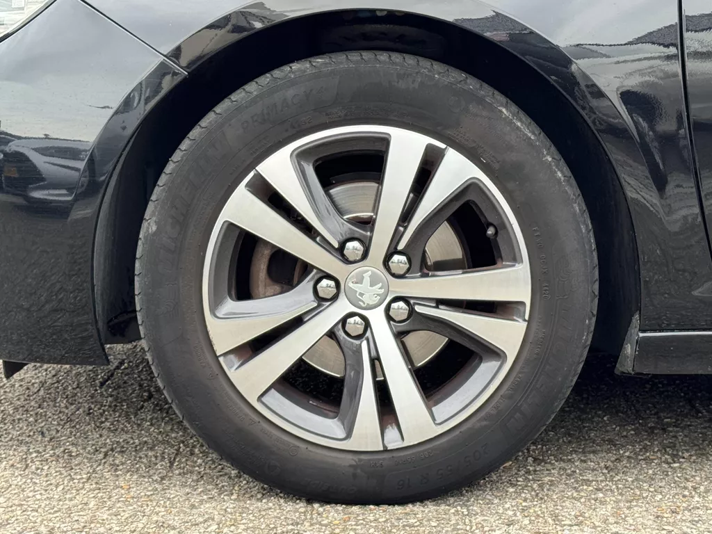 Peugeot 308 SW 1.2 PureTech Blue Lease | Airco | Navi | Cruise | LED dagrijverlichting ( Vestiging - Driebergen ) Peugeot 308 SW 1.2 PureTech Blue Lease | Airco | Navi | Cruise | LED dagrijverlichting ( Vestiging - Driebergen )