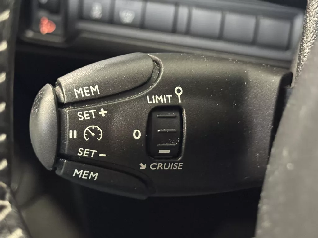 Peugeot 308 SW 1.2 PureTech Blue Lease | Airco | Navi | Cruise | LED dagrijverlichting ( Vestiging - Driebergen ) Peugeot 308 SW 1.2 PureTech Blue Lease | Airco | Navi | Cruise | LED dagrijverlichting ( Vestiging - Driebergen )