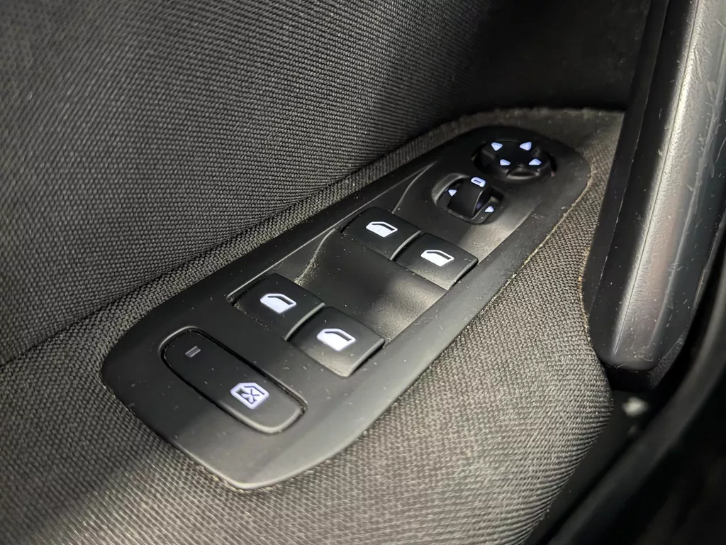 Peugeot 308 SW 1.2 PureTech Blue Lease | Airco | Navi | Cruise | LED dagrijverlichting ( Vestiging - Driebergen ) Peugeot 308 SW 1.2 PureTech Blue Lease | Airco | Navi | Cruise | LED dagrijverlichting ( Vestiging - Driebergen )