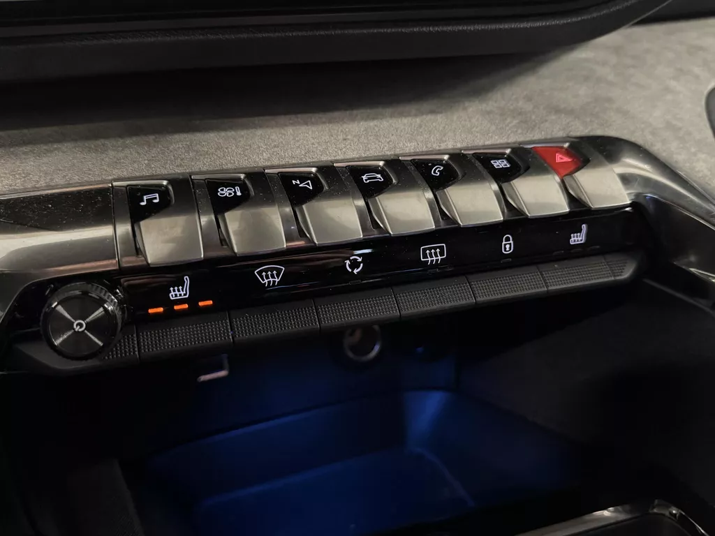 Peugeot 3008 1.2 Hybrid 145 GT | ACC | 360 Camera | Clima | Stoelverw. | Navi | Sportstoelen ( Vestiging - Nieuwegein ) Peugeot 3008 1.2 Hybrid 145 GT | ACC | 360 Camera | Clima | Stoelverw. | Navi | Sportstoelen ( Vestiging - Nieuwegein )