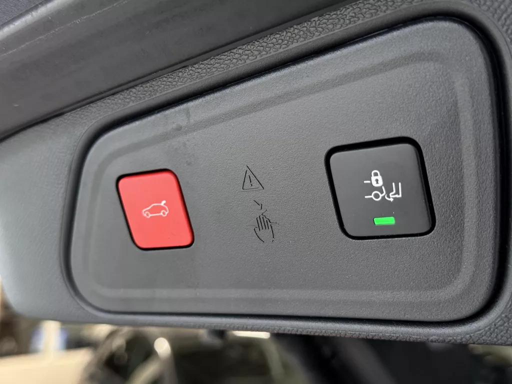 Peugeot 3008 1.2 Hybrid 145 GT | ACC | 360 Camera | Clima | Stoelverw. | Navi | Sportstoelen ( Vestiging - Nieuwegein ) Peugeot 3008 1.2 Hybrid 145 GT | ACC | 360 Camera | Clima | Stoelverw. | Navi | Sportstoelen ( Vestiging - Nieuwegein )