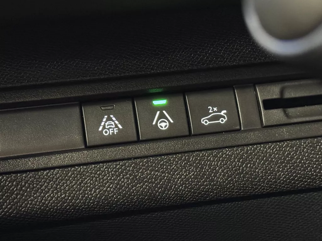 Peugeot 3008 1.2 Hybrid 145 GT | ACC | 360 Camera | Clima | Stoelverw. | Navi | Sportstoelen ( Vestiging - Nieuwegein ) Peugeot 3008 1.2 Hybrid 145 GT | ACC | 360 Camera | Clima | Stoelverw. | Navi | Sportstoelen ( Vestiging - Nieuwegein )