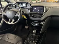 Peugeot 2008 1.2 PureTech Allure | Automaat | Camera | Navi | Trekhaak | Stoelverwarming | Clima | ( Vesteging - Nieuwegein ) Foto