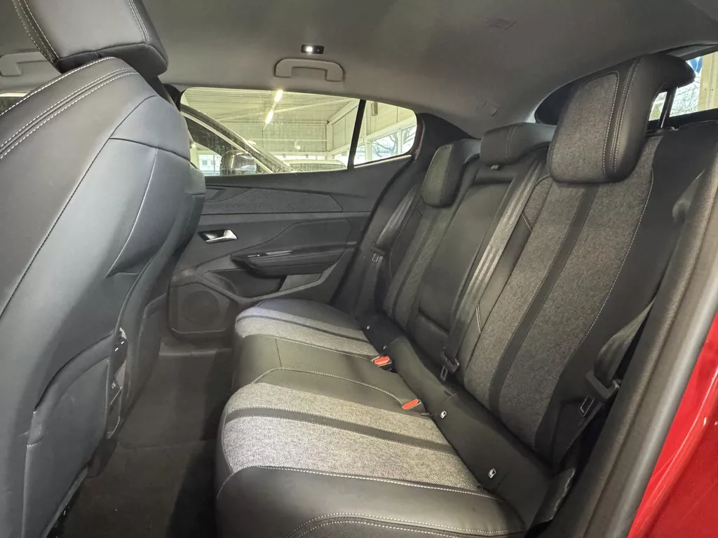 Peugeot 408 1.2 PureTech Allure 130pk Automaat | Navigatie | Climate Control | Digitaal Dashboard| ParkeerSensoren | Apple Carplay/Android Auto | LED Verlichting | Keyless entry ( Vestiging - Vianen Tel: 0347-371248 ) Peugeot 408 1.2 PureTech Allure 130pk Automaat | Navigatie | Climate Control | Digitaal Dashboard| ParkeerSensoren | Apple Carplay/Android Auto | LED Verlichting | Keyless entry ( Vestiging - Vianen Tel: 0347-371248 )