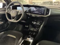 Opel Mokka 1.2 Turbo 130pk Automaat Ultimate  | Camera | Winter-Pakket | Navigatie | Apple Carplay/Android | Climate Control | Dodehoek detectie | Half-Leder | Digitaal Dashboard > KeylessGo ( Vestiging - Vianen Tel: 0347-371248 ) Foto