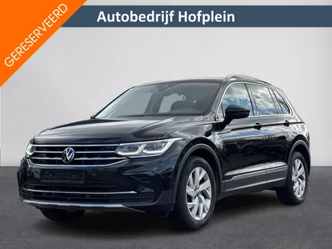 Volkswagen Tiguan 1.5 TSI Elegance Automaat 7 | Matrix LED koplampen | Cruise control adaptief | Digitaal Dashboard | Climate Control | comfortstoelen | Carplay | Navigatie| Parkeersensor voor/achter | Winter-Pakket | 18&quot; LM velgen| All Season banden | elektrisch bedienbare achterklep met sensorsturing ( Vestiging - Vianen )