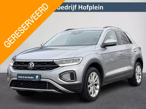 Volkswagen T-Roc 1.5 TSI Life | Automaat | Volledig digitaal instrumentenpaneel | LED Verlichting | Airconditioning automatisch, 2-zone | Apple Carplay/Android Auto | parkeer assistent | 16" LM velgen ( Vestiging - Vianen ) Volkswagen T-Roc 1.5 TSI Life | Automaat | Volledig digitaal instrumentenpaneel | LED Verlichting | Airconditioning automatisch, 2-zone | Apple Carplay/Android Auto | parkeer assistent | 16" LM velgen ( Vestiging - Vianen )