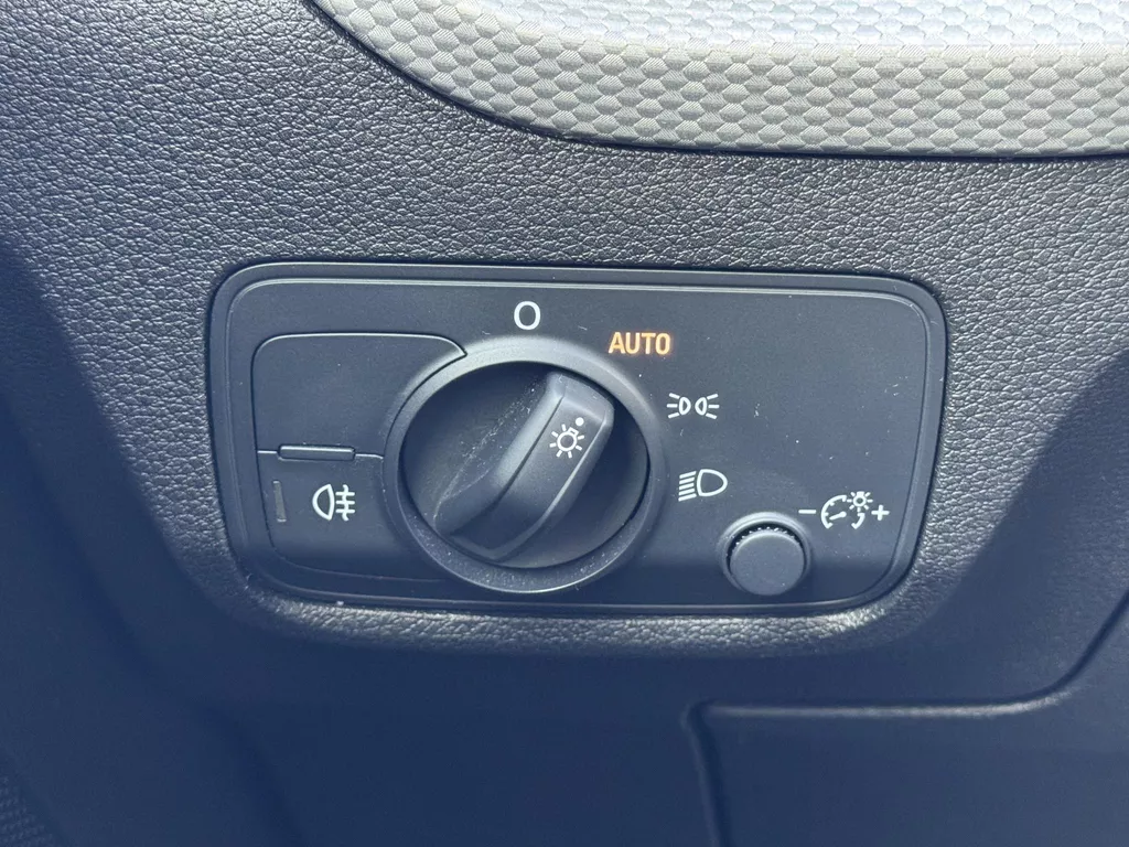 Audi Q2 35 TFSI S Edition | Camera | Airco | Navi | Extra getint glas | LM velgen | Verwarmde voorstoelen | LED - Kop / Achterlichten ( Vestiging - Nieuwegein ) Audi Q2 35 TFSI S Edition | Camera | Airco | Navi | Extra getint glas | LM velgen | Verwarmde voorstoelen | LED - Kop / Achterlichten ( Vestiging - Nieuwegein )