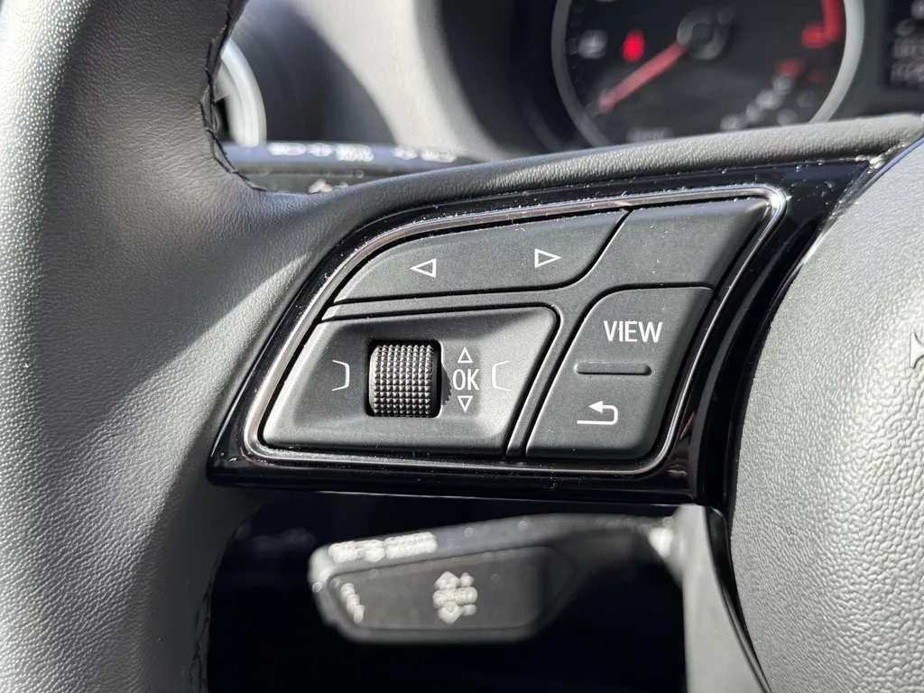 Audi Q2 35 TFSI S Edition | Camera | Airco | Navi | Extra getint glas | LM velgen | Verwarmde voorstoelen | LED - Kop / Achterlichten ( Vestiging - Nieuwegein ) Audi Q2 35 TFSI S Edition | Camera | Airco | Navi | Extra getint glas | LM velgen | Verwarmde voorstoelen | LED - Kop / Achterlichten ( Vestiging - Nieuwegein )