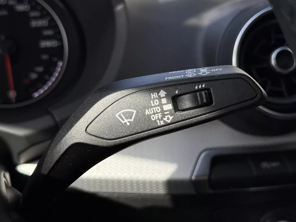 Audi Q2 35 TFSI S Edition | Camera | Airco | Navi | Extra getint glas | LM velgen | Verwarmde voorstoelen | LED - Kop / Achterlichten ( Vestiging - Nieuwegein ) Audi Q2 35 TFSI S Edition | Camera | Airco | Navi | Extra getint glas | LM velgen | Verwarmde voorstoelen | LED - Kop / Achterlichten ( Vestiging - Nieuwegein )