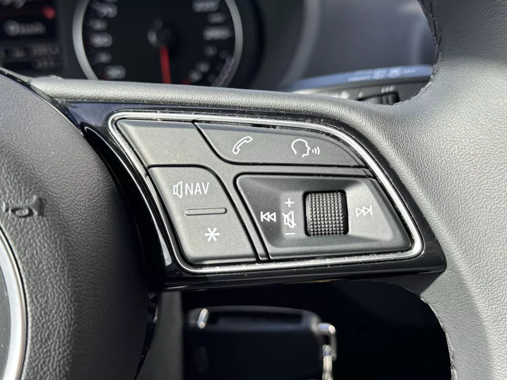 Audi Q2 35 TFSI S Edition | Camera | Airco | Navi | Extra getint glas | LM velgen | Verwarmde voorstoelen | LED - Kop / Achterlichten ( Vestiging - Nieuwegein ) Audi Q2 35 TFSI S Edition | Camera | Airco | Navi | Extra getint glas | LM velgen | Verwarmde voorstoelen | LED - Kop / Achterlichten ( Vestiging - Nieuwegein )