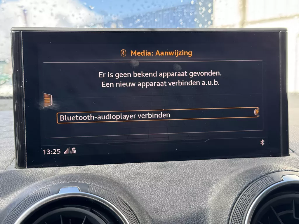 Audi Q2 35 TFSI S Edition | Camera | Airco | Navi | Extra getint glas | LM velgen | Verwarmde voorstoelen | LED - Kop / Achterlichten ( Vestiging - Nieuwegein ) Audi Q2 35 TFSI S Edition | Camera | Airco | Navi | Extra getint glas | LM velgen | Verwarmde voorstoelen | LED - Kop / Achterlichten ( Vestiging - Nieuwegein )