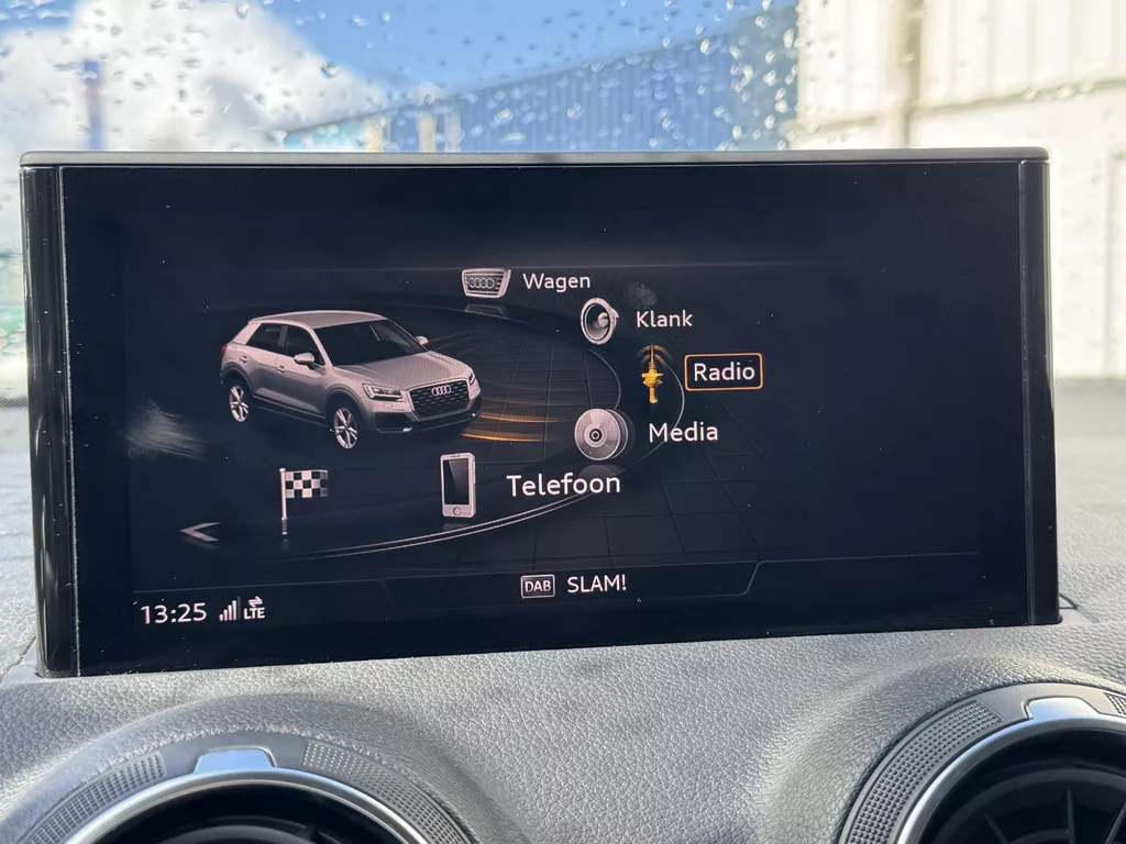 Audi Q2 35 TFSI S Edition | Camera | Airco | Navi | Extra getint glas | LM velgen | Verwarmde voorstoelen | LED - Kop / Achterlichten ( Vestiging - Nieuwegein ) Audi Q2 35 TFSI S Edition | Camera | Airco | Navi | Extra getint glas | LM velgen | Verwarmde voorstoelen | LED - Kop / Achterlichten ( Vestiging - Nieuwegein )