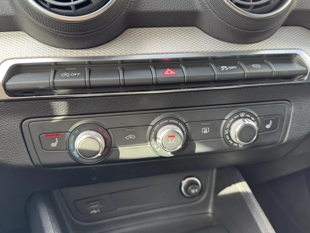 Audi Q2 35 TFSI S Edition | Camera | Airco | Navi | Extra getint glas | LM velgen | Verwarmde voorstoelen | LED - Kop / Achterlichten ( Vestiging - Nieuwegein ) Audi Q2 35 TFSI S Edition | Camera | Airco | Navi | Extra getint glas | LM velgen | Verwarmde voorstoelen | LED - Kop / Achterlichten ( Vestiging - Nieuwegein )