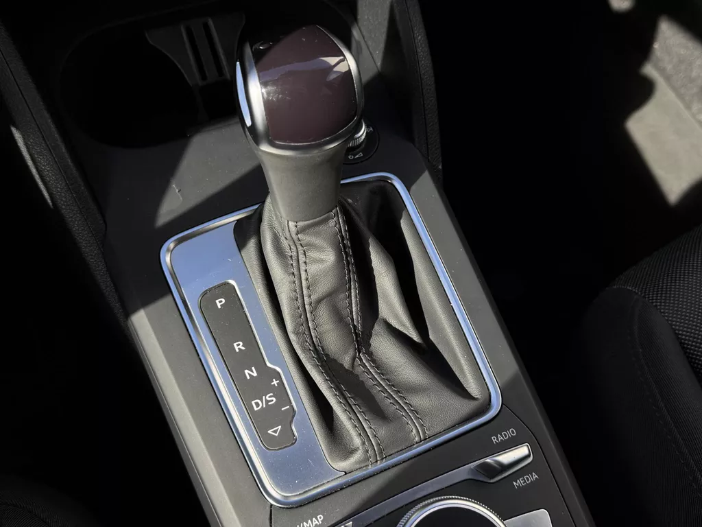 Audi Q2 35 TFSI S Edition | Camera | Airco | Navi | Extra getint glas | LM velgen | Verwarmde voorstoelen | LED - Kop / Achterlichten ( Vestiging - Nieuwegein ) Audi Q2 35 TFSI S Edition | Camera | Airco | Navi | Extra getint glas | LM velgen | Verwarmde voorstoelen | LED - Kop / Achterlichten ( Vestiging - Nieuwegein )