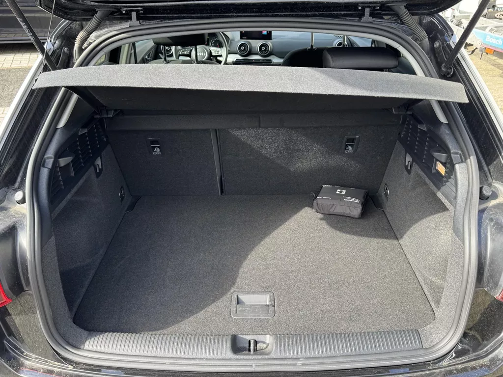 Audi Q2 35 TFSI S Edition | Camera | Airco | Navi | Extra getint glas | LM velgen | Verwarmde voorstoelen | LED - Kop / Achterlichten ( Vestiging - Nieuwegein ) Audi Q2 35 TFSI S Edition | Camera | Airco | Navi | Extra getint glas | LM velgen | Verwarmde voorstoelen | LED - Kop / Achterlichten ( Vestiging - Nieuwegein )